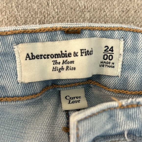 100% Cotton Curve Love High Rise Mom Jeans - Picture 3 of 4